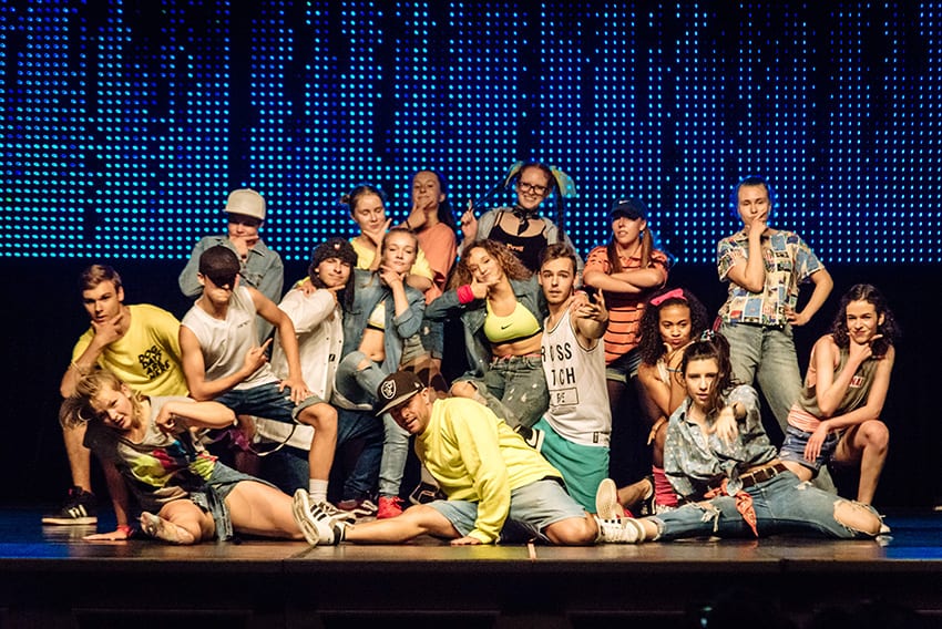 05.08.2017 / Erfurt / Abschlussgala 26. Internationales Erfurter Sommertanzprojekt / Das Ergebnis eines einwöchigen Tanzworkshop-Trainings mit Tanzlehrern aus der ganzen Welt präsentierten die Teilnehmer des 26. Internationalen Sommertanzprojekts unter Leitung von Cornelia Aurich, TanzKreation Erfurt, am 5. August 2017 bei einer Abschlussgala im Kaisersaal in Form von einstudierten Choreographien. / Foto: Henry Sowinski

+++++++++++
Veröffentlichung ist Honrarpflichtig!
Henry Sowinski, Steubenstr. 34, 99423 Weimar, Tel.: 0170 8045180
GLS Bank, IBAN DE08 4306 0967 6039 2069 00, BIC GENODEM1GLS